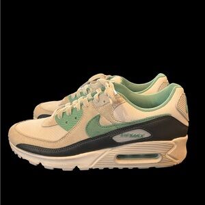 Men's Nike Air Max 90 - Size 8.5